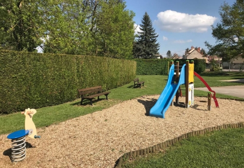 The children's playground at the 3-star campsite in Saône-et-Loire, Le Paquier Fané Fané