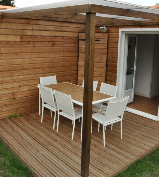 Chalet with semi-covered terrace for rent at Le Paquier Fané campground in Chagny, Saône-et-Loire