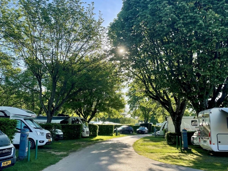 List of campsites in Saône-et-Loire without electricity for tents, caravans, or motorhomes, from the Paquier Fané campsite in Chagny
