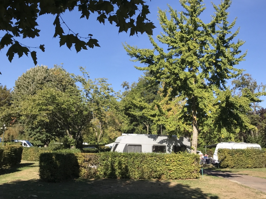 Camping sites in Saône-et-Loire with electricity for tents, caravans, or motorhomes, at the Paquier Fané campground in Saône-et-Loire in Chagny