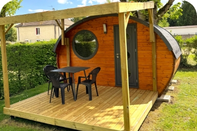 Exterior view of the Hobbit house: unusual accommodation available to rent at Le Paquier Fané campsite in Bourgogne-Franche-Comté, Chagny