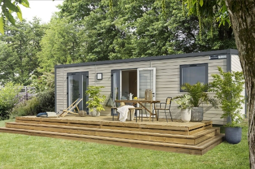 Exterior view of the 2-4 person mobile home available for rent at Le Paquier Fané campground in Chagny