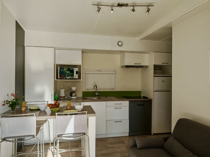 Kitchen in the TAOS luxury mobile home, available for rent at Le Paquier Fané campsite in Bourgogne-Franche-Comté