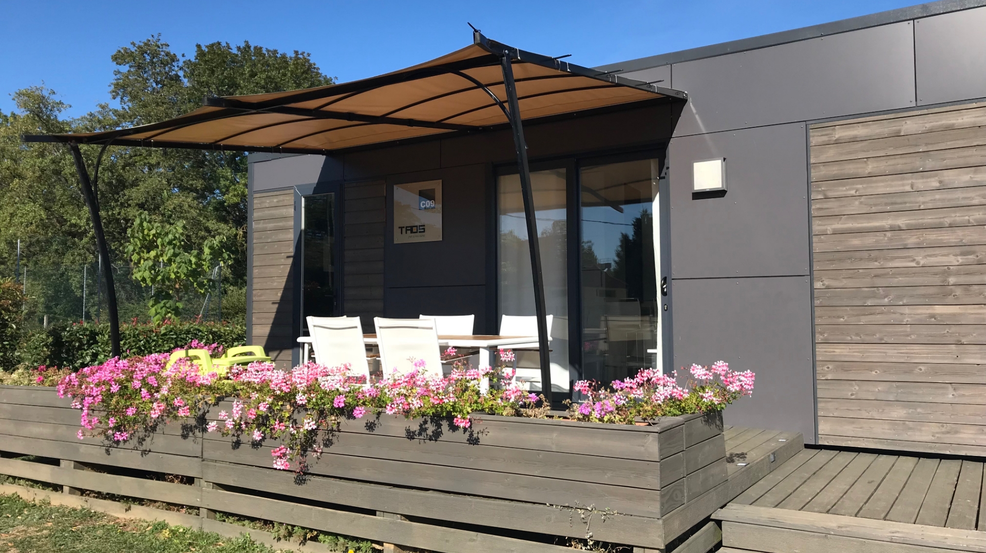 TAOS luxury mobile home for rent at Le Paquier Fané campsite in Burgundy-Franche-Comté, Chagny