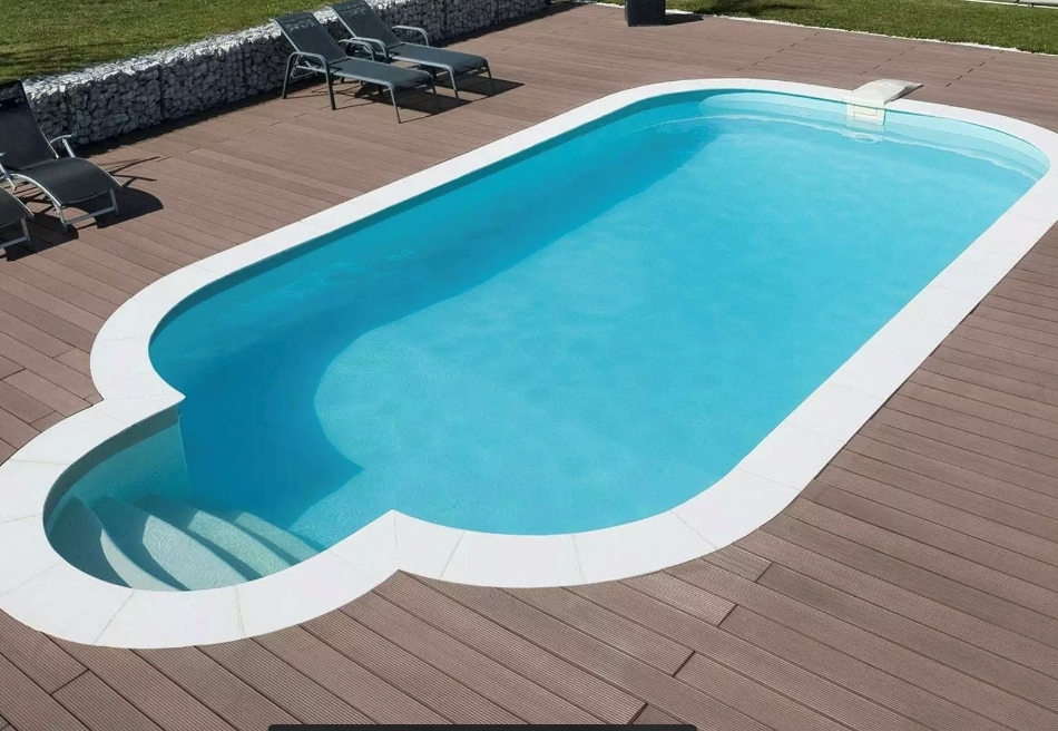 The swimming pool at Le Paquier Fané campsite in Chagny, Saône-et-Loire