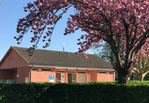 The sanitary facilities at the 3-star campsite Le Paquier Fané in Chagny, Saône-et-Loire