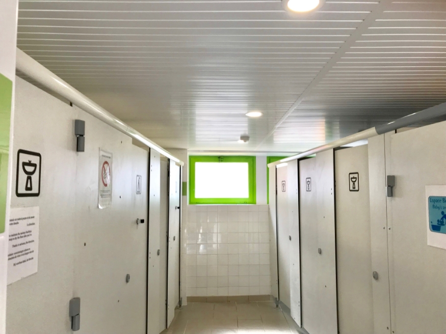 The sanitary facilities at Le Paquier Fané campsite in Chagny, near the unusual Safari tent accommodation.