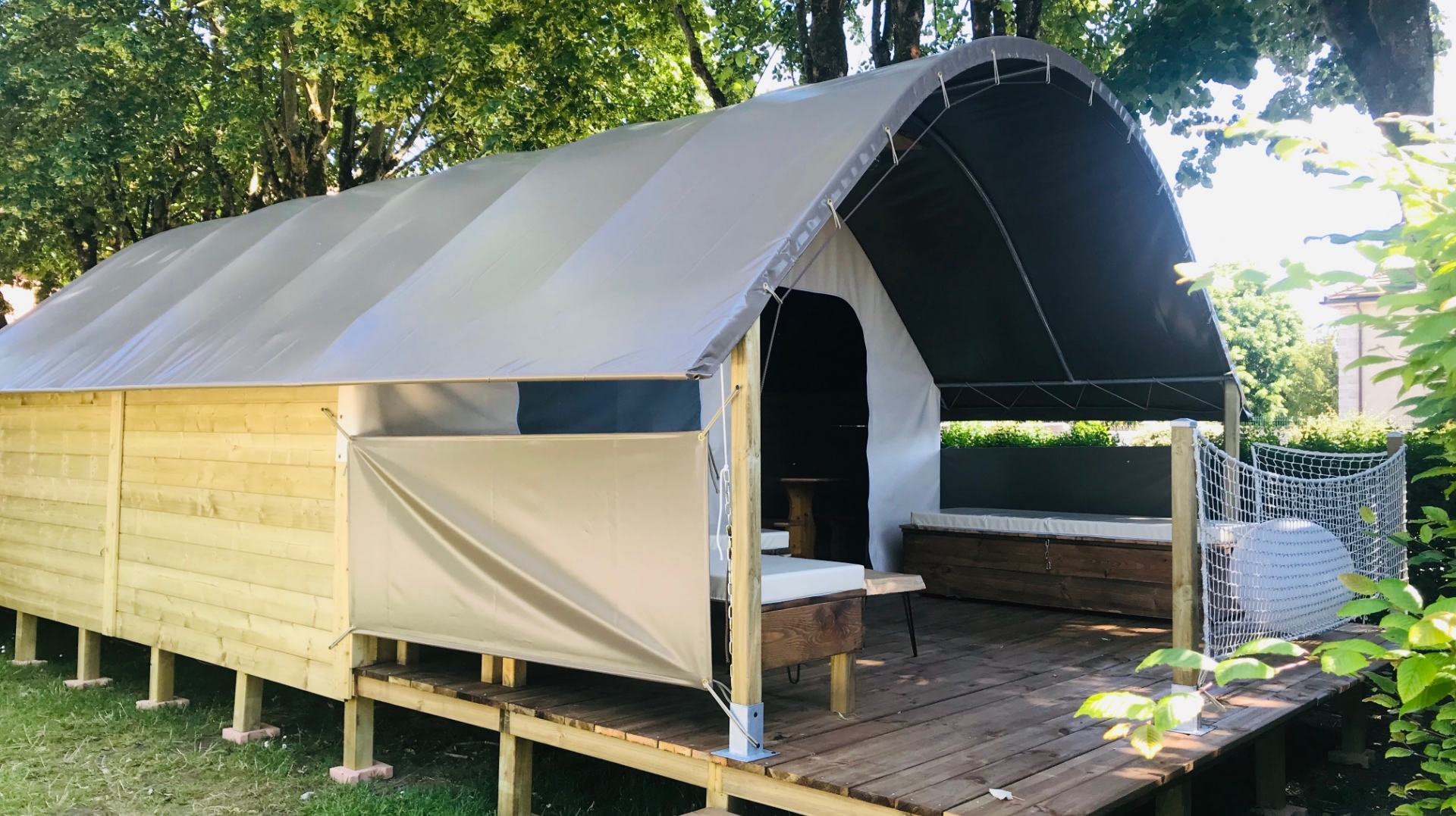 Unusual accommodation in a safari tent in Saône-et-Loire