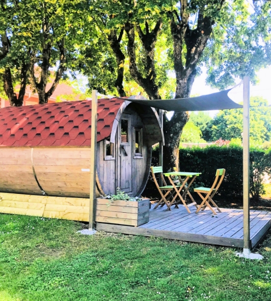 Barrel: unusual accommodation for rent at Le Paquier Fané campsite in Bourgogne-Franche-Comté