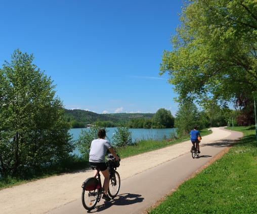 Bike ride along the Saône River on the Vignes trail